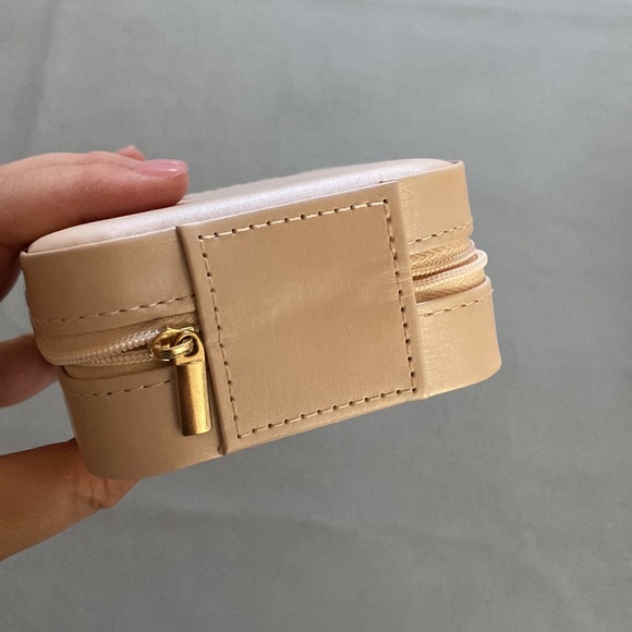 Tiny zipper Jewelry box - Picture 4 of 5